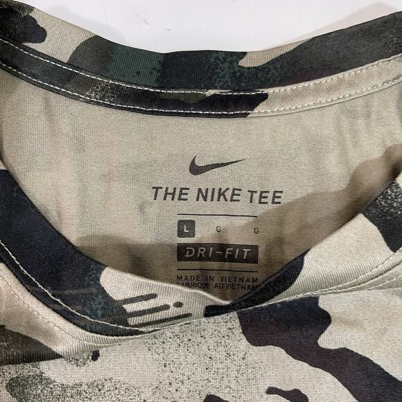The Nike Tee Mens T-Shirt Large Green Dri-Fit Camouflage Short Sleeve Swoosh - Picture 3 of 4
